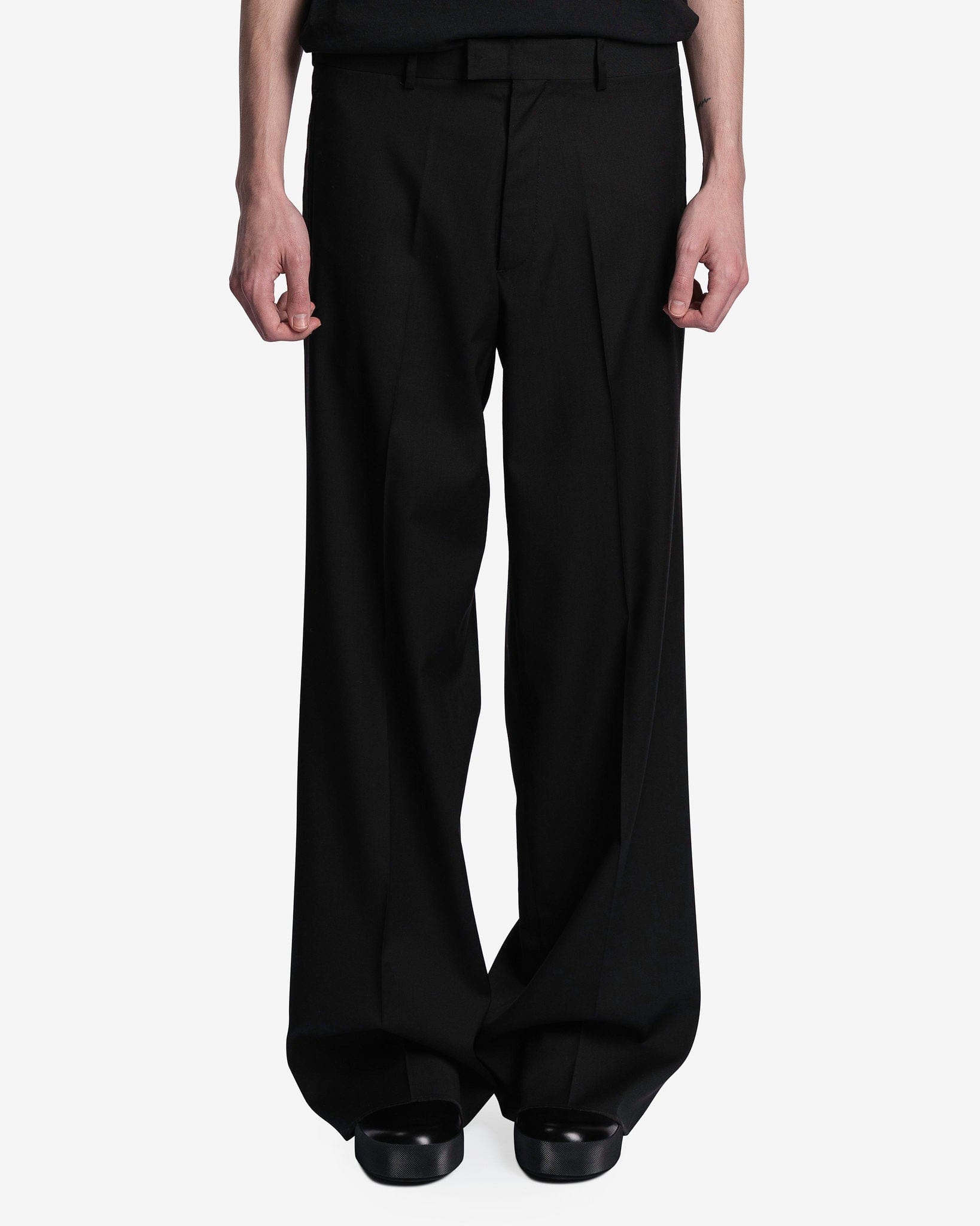 Classic straight pants with 2 Back Pockets in Black