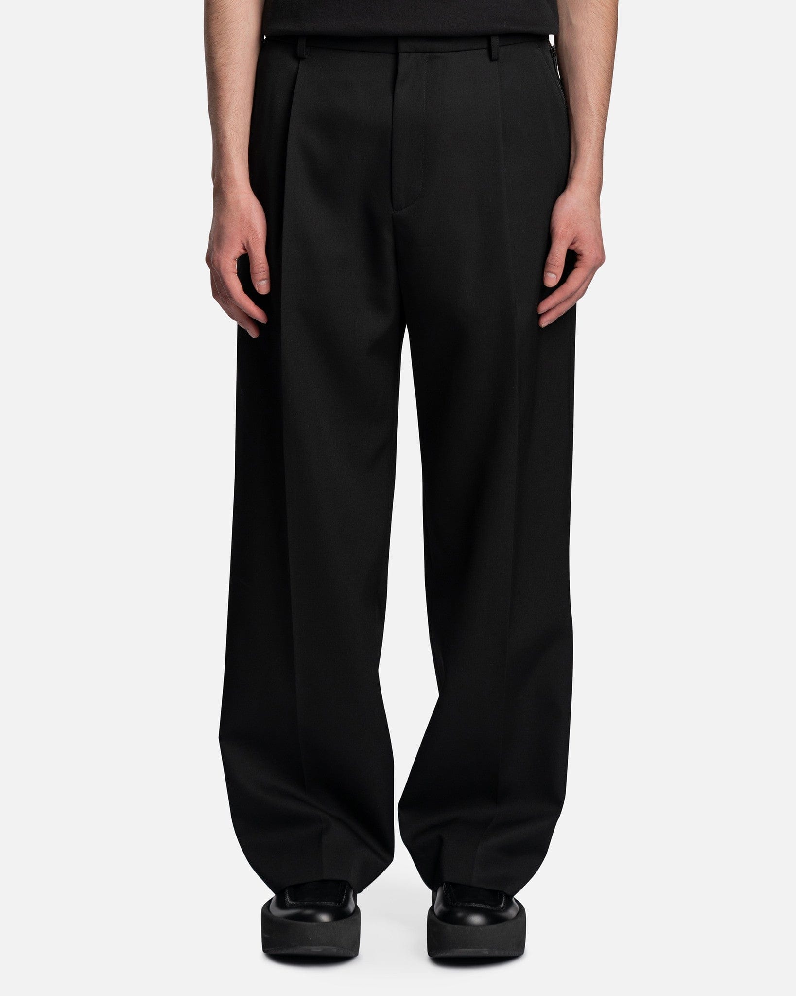 One Tuck Pants with Zip Pocket in Black