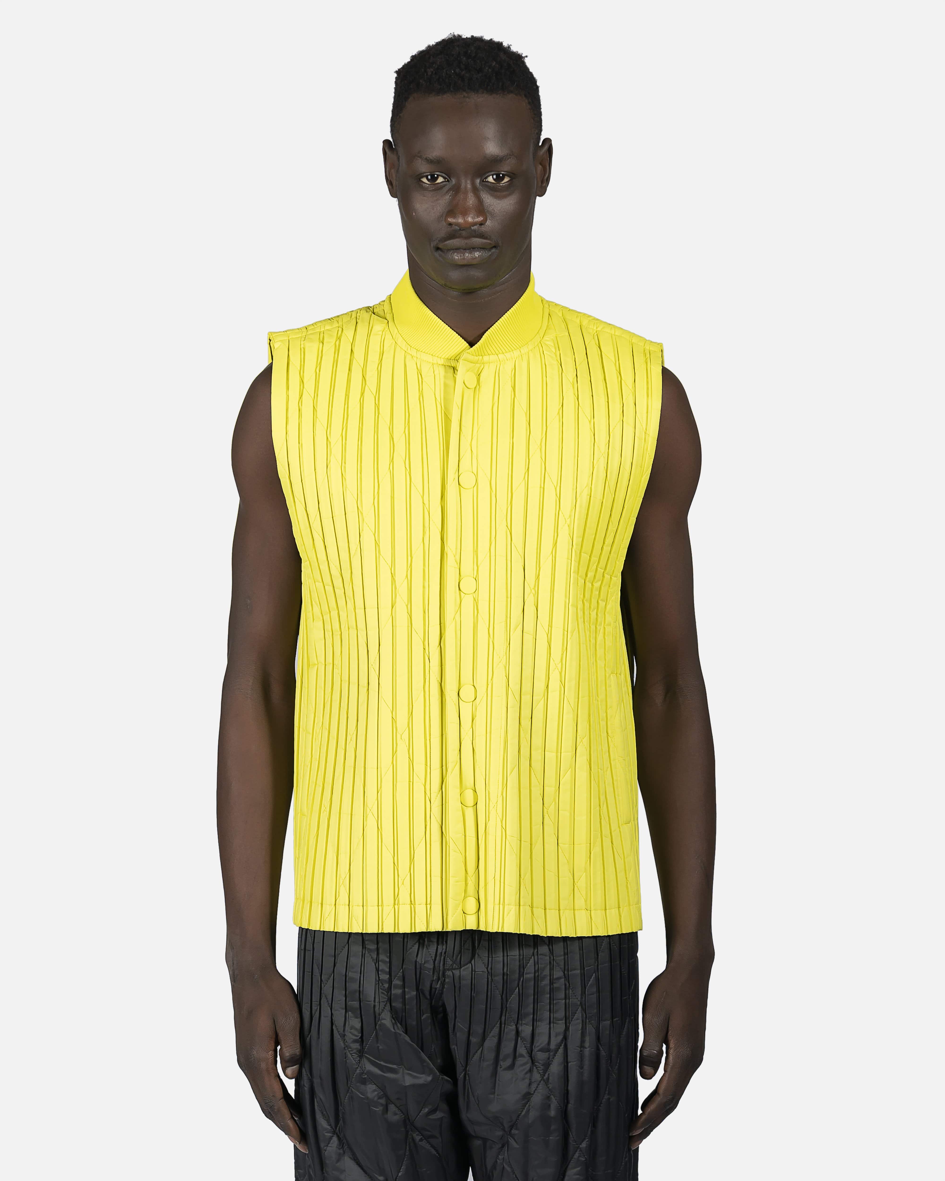 Padded Pleats Vest in Yellow