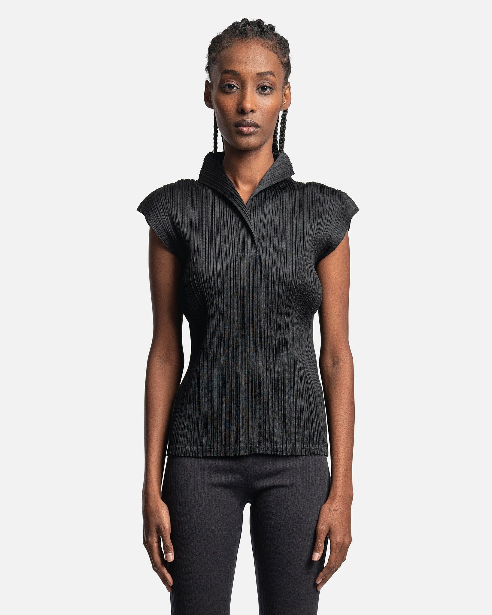 Pleats Polo in Black – SVRN