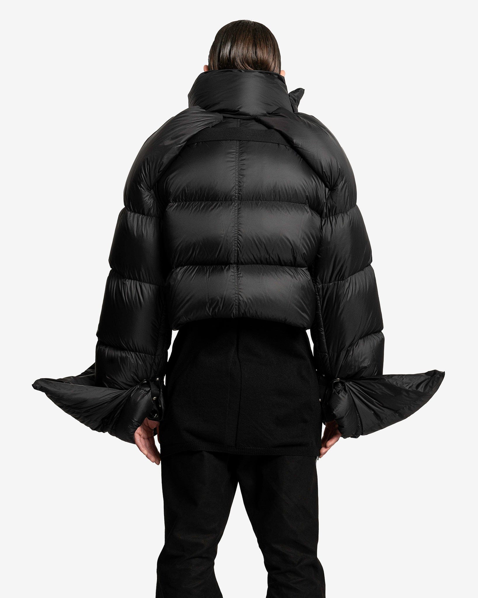 Babel Mountain Duvet Cropped Jacket in Black