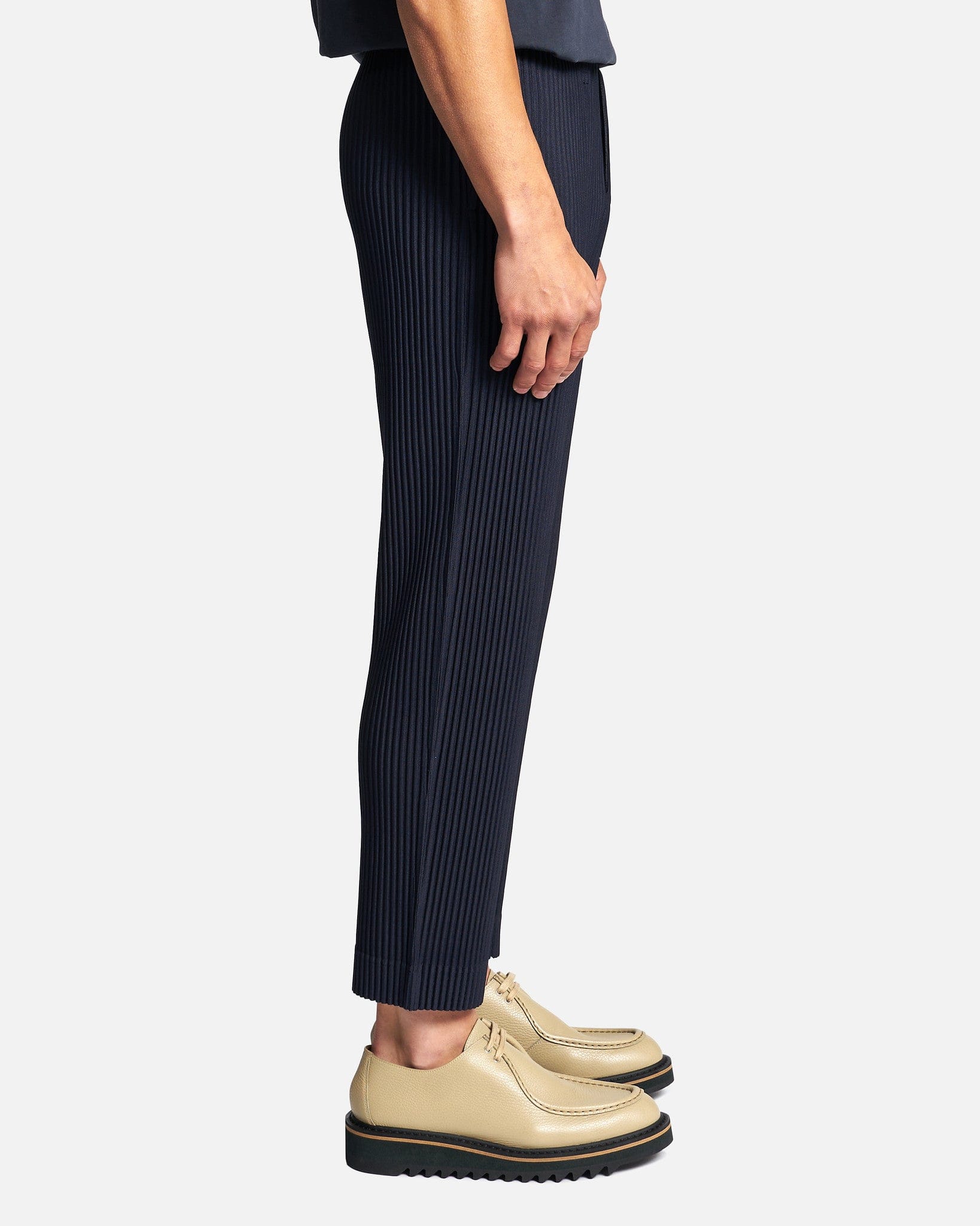 Basics Pleated Trousers in Navy – SVRN