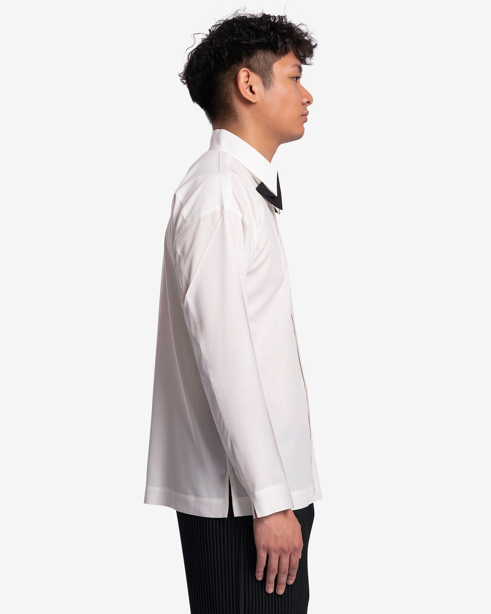 Bow-Tie Press Shirt in White/Black