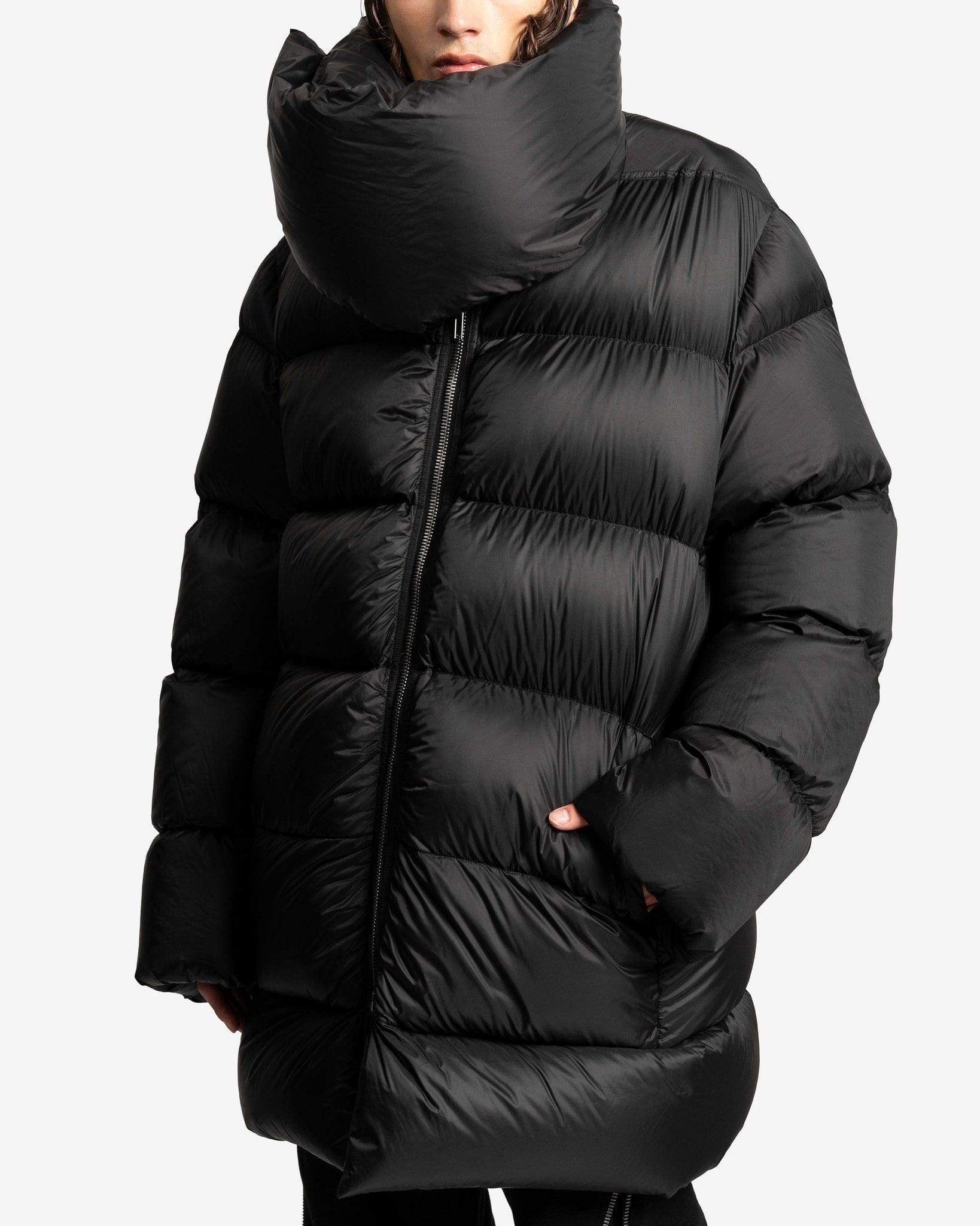 Mountain Jacket in Black