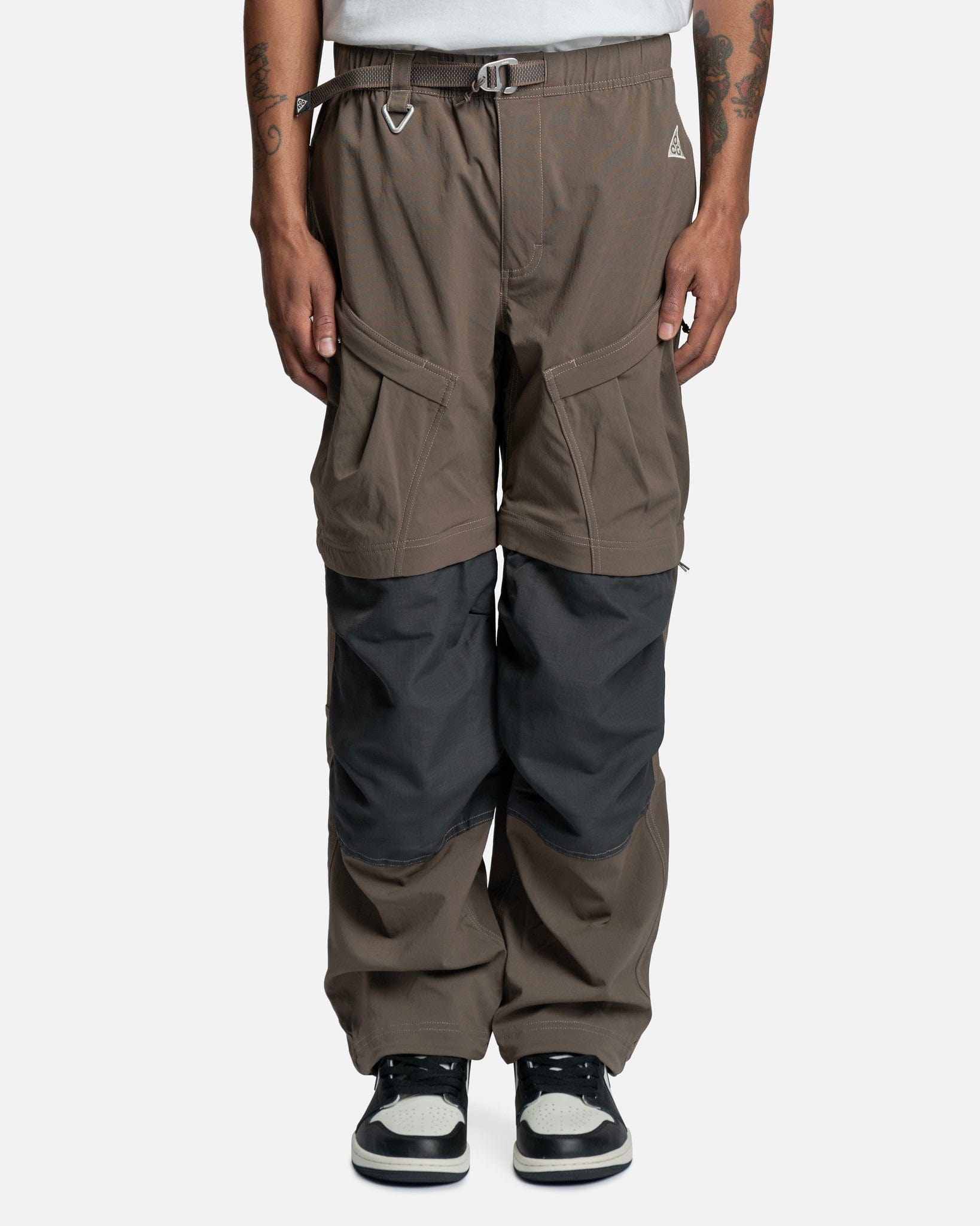 NIKE ACG KNEE DARTED CROPPED TROUSERS