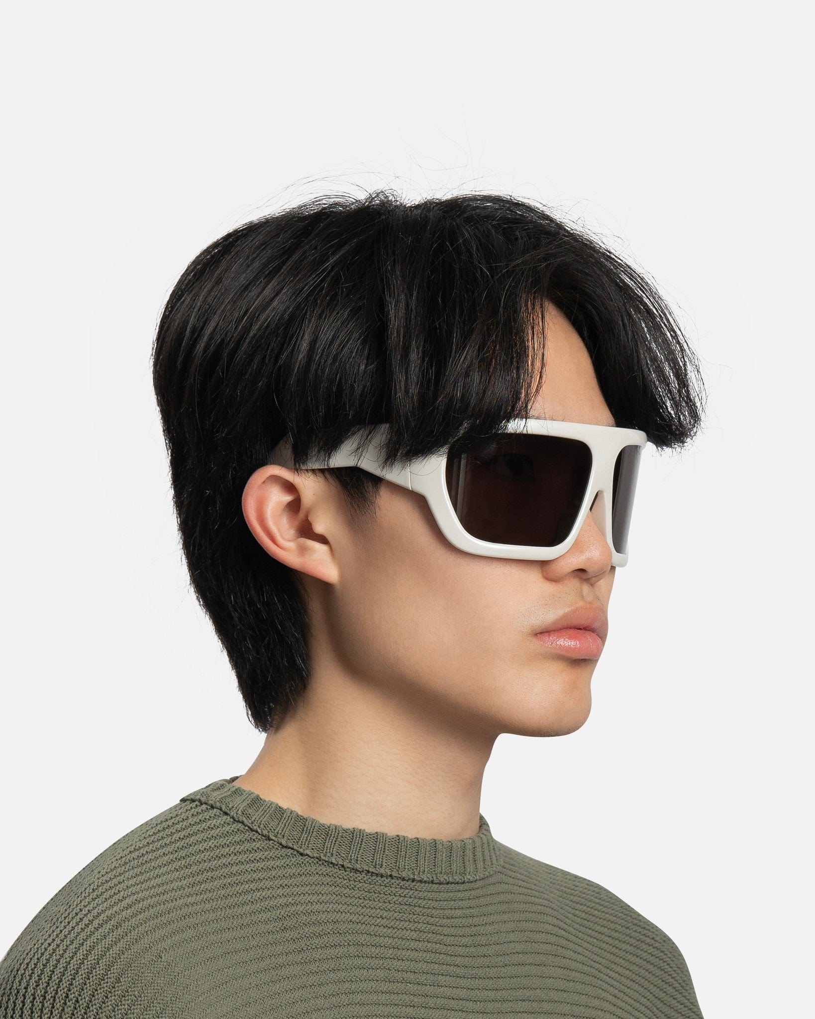 Davis Sunglasses in Pearl Temple/Black Lens – SVRN