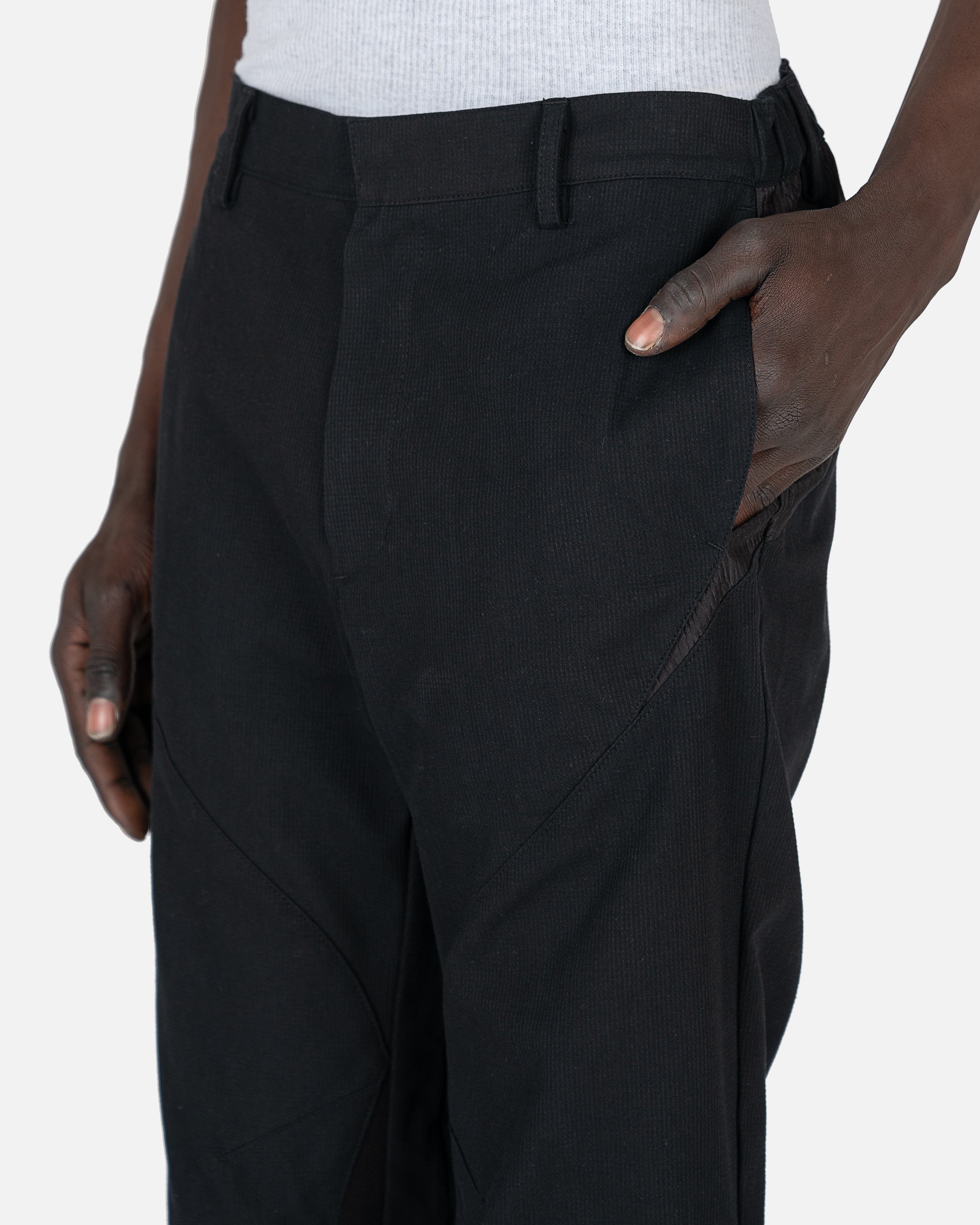 Ep. 2 01 Trousers in Black – SVRN