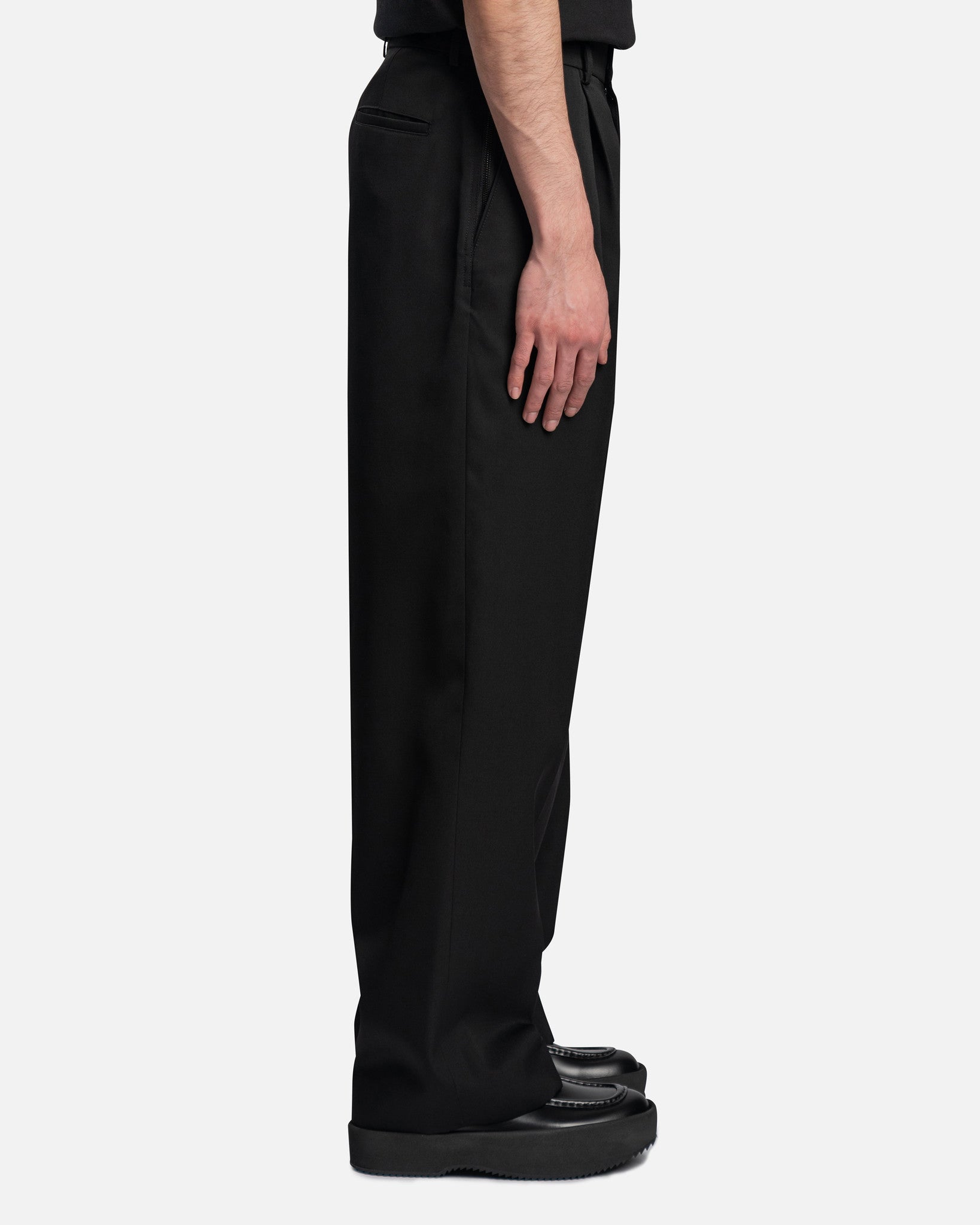 One Tuck Pants with Zip Pocket in Black